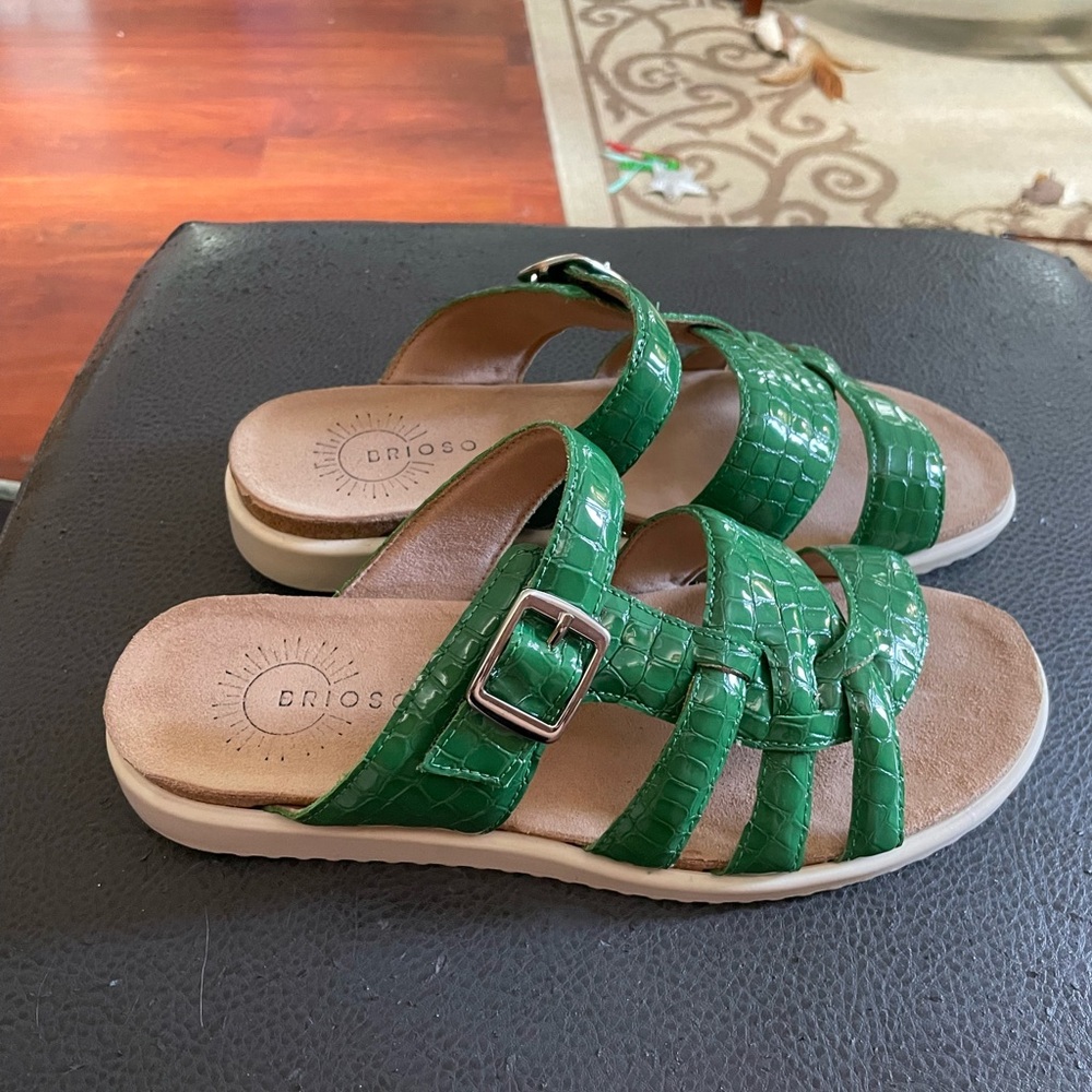 Brioso Haddon Patent Leather Sandal Crocodile Slide MONSTERA GREEN 9 cork buckle - Picture 7 of 16